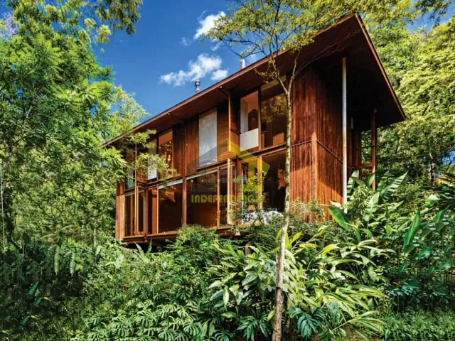 Casa com 350m² 4 quartos e 5 banheiros, à venda ou para alugar, no bairro Chácara do Refúgio em Carapicuíba