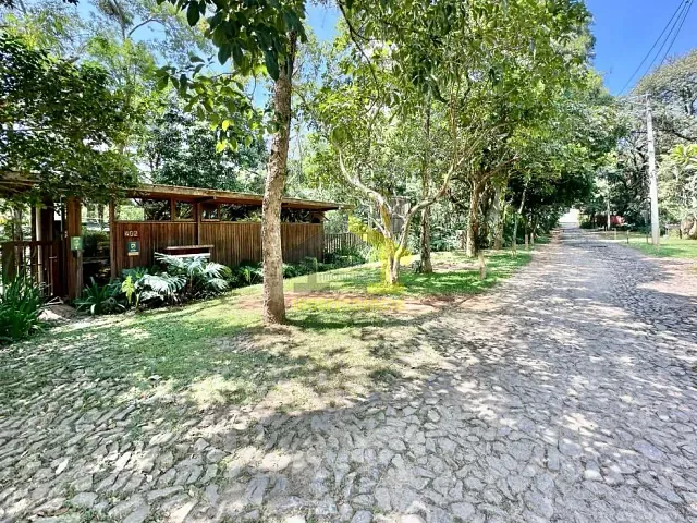 Casa com 350m² 4 quartos e 5 banheiros, à venda ou para alugar, no bairro Chácara do Refúgio em Carapicuíba