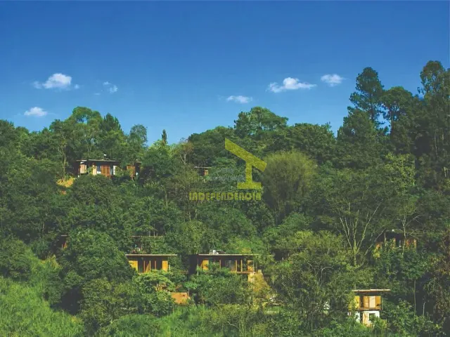 Casa com 350m² 4 quartos e 5 banheiros, à venda ou para alugar, no bairro Chácara do Refúgio em Carapicuíba