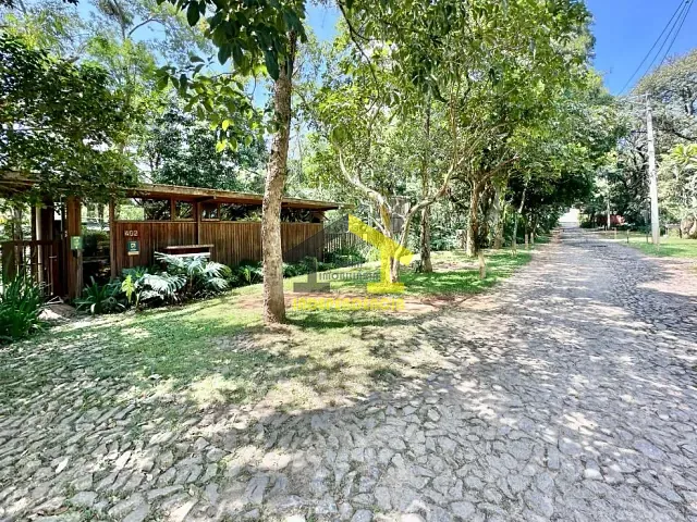 Casa com 350m² 4 quartos e 5 banheiros, à venda ou para alugar, no bairro Chácara do Refúgio em Carapicuíba