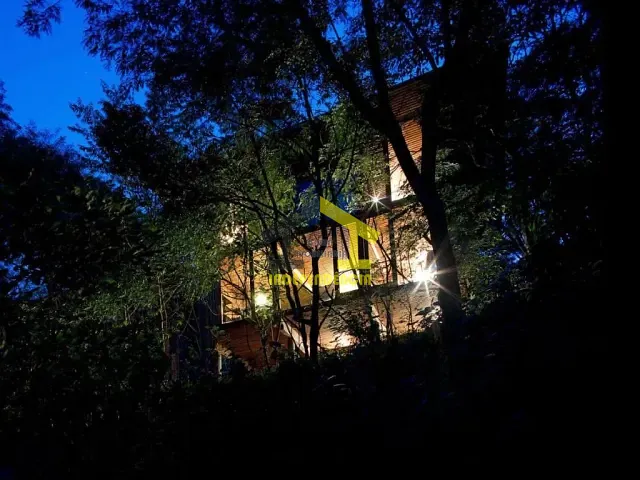 Casa com 350m² 4 quartos e 5 banheiros, à venda ou para alugar, no bairro Chácara do Refúgio em Carapicuíba