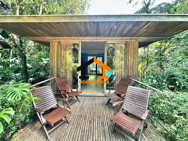Casa com 350m² 4 quartos e 5 banheiros, à venda ou para alugar, no bairro Chácara do Refúgio em Carapicuíba