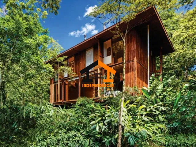 Casa com 350m² 4 quartos e 5 banheiros, à venda ou para alugar, no bairro Chácara do Refúgio em Carapicuíba