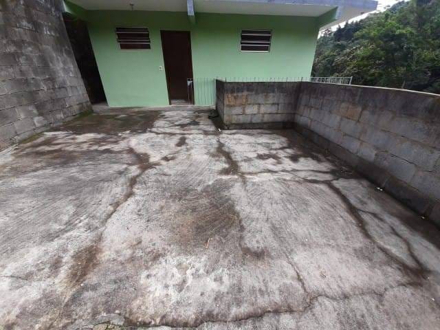 Casa 2 quartos e 1 banheiro, para alugar, no bairro Quarteirão Brasileiro em Petrópolis
