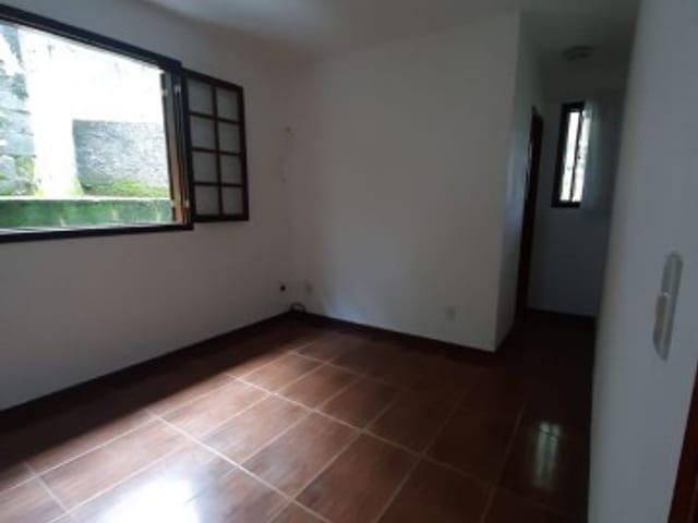 Casa 2 quartos e 1 banheiro, para alugar, no bairro Quarteirão Brasileiro em Petrópolis
