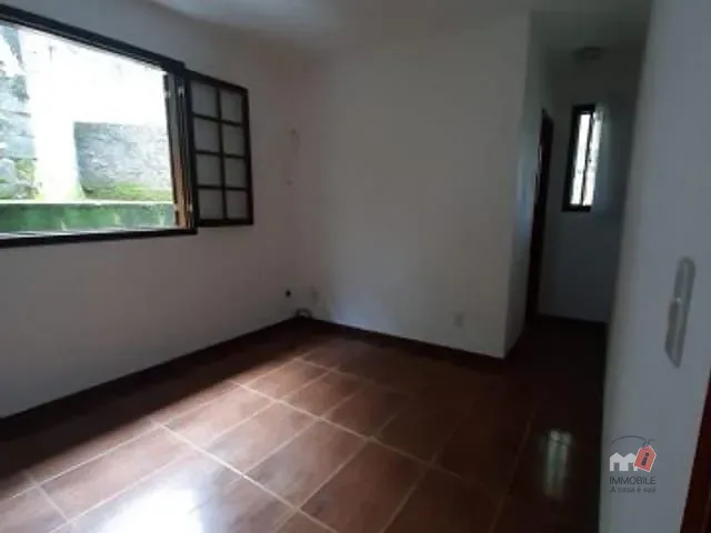 Casa 2 quartos e 1 banheiro, para alugar, no bairro Quarteirão Brasileiro em Petrópolis