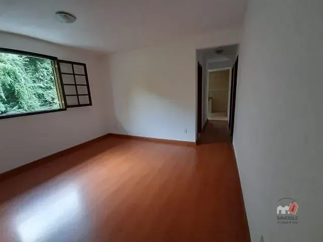 Casa 2 quartos e 1 banheiro, para alugar, no bairro Quarteirão Brasileiro em Petrópolis