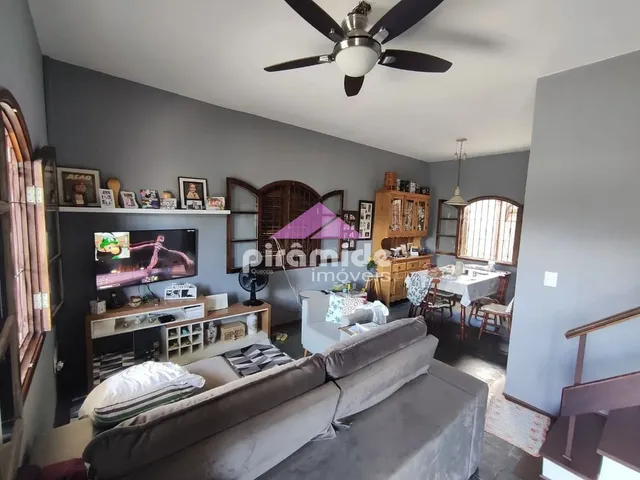 Casa com 220m² 3 quartos e 3 banheiros, à venda, no bairro Caputera em Caraguatatuba