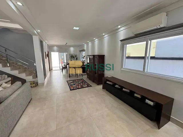 Casa com 250m² 4 quartos e 6 banheiros, à venda, no bairro Urbanova em São José dos Campos