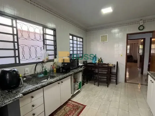 Casa 3 quartos e 2 banheiros, à venda, no bairro Jardim das Indústrias em São José dos Campos