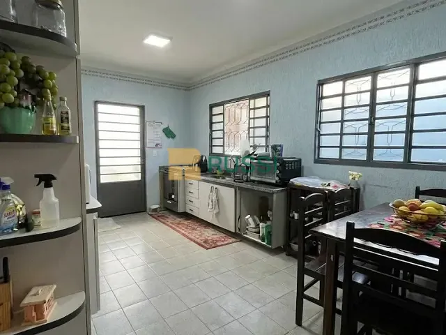 Casa 3 quartos e 2 banheiros, à venda, no bairro Jardim das Indústrias em São José dos Campos