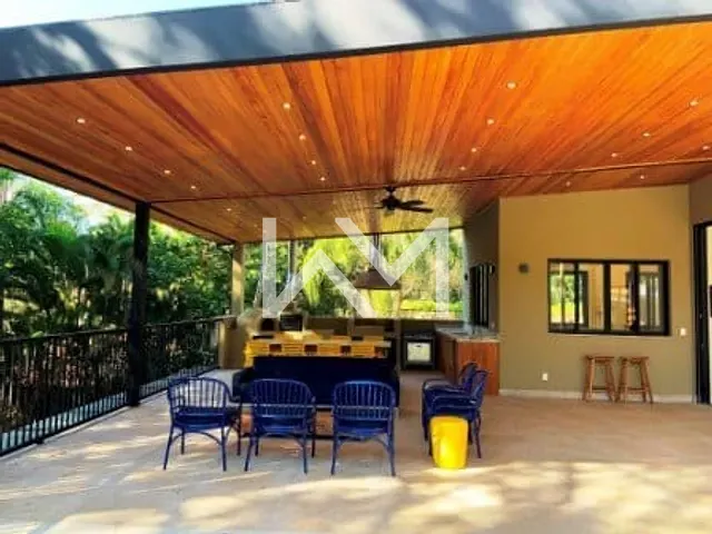 Casa com 1200m² 3 quartos e 5 banheiros, à venda ou para alugar, no bairro Tanque em Atibaia