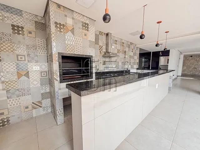 Casa com 280m² 3 quartos e 5 banheiros, à venda, no bairro Operária em Londrina