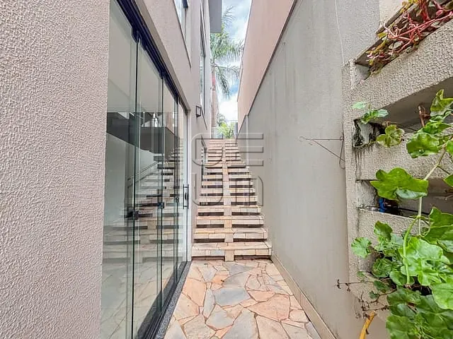 Casa com 280m² 3 quartos e 5 banheiros, à venda, no bairro Operária em Londrina