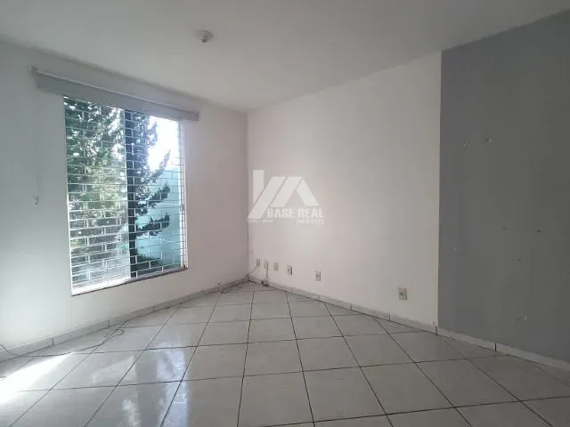 Casa 2 quartos e 2 banheiros, à venda ou para alugar, no bairro Uvaranas em Ponta Grossa