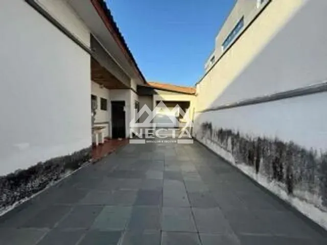 Casa com 450m² 3 quartos e 3 banheiros, à venda, no bairro Sumaré em Caraguatatuba