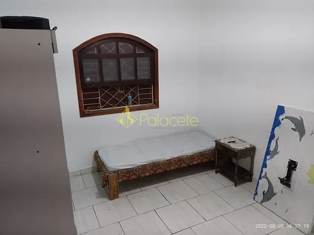 Casa com 300m² 3 quartos e 1 banheiro, à venda, no bairro Jardim Garcez em Taubaté
