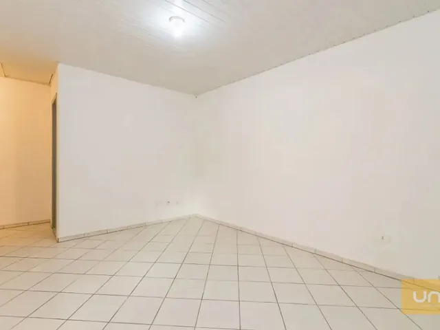 Casa com 70m² 2 quartos e 1 banheiro, para alugar, no bairro Uberaba em Curitiba