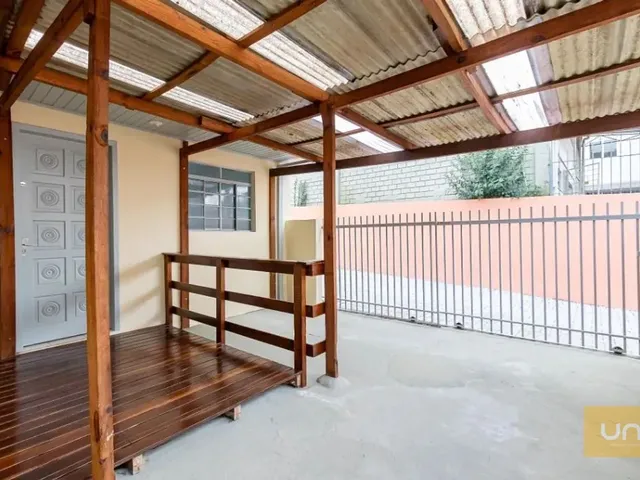 Casa com 70m² 2 quartos e 1 banheiro, para alugar, no bairro Uberaba em Curitiba