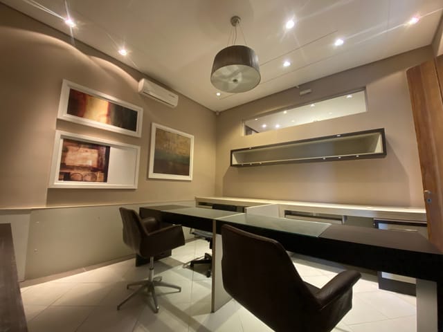 Casa com 287m², à venda, no bairro Centro em Pelotas