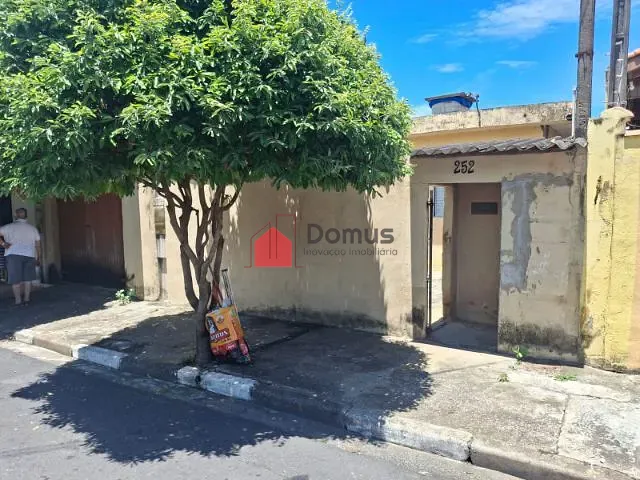 Casa com 300m² 2 quartos e 1 banheiro, à venda, no bairro Bela Vista em Pindamonhangaba