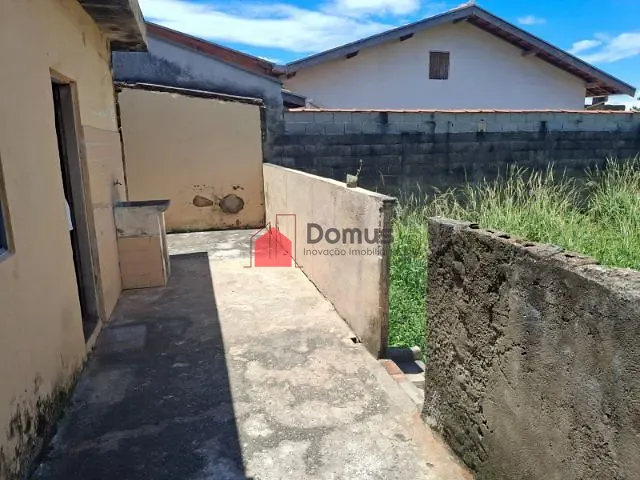 Casa com 300m² 2 quartos e 1 banheiro, à venda, no bairro Bela Vista em Pindamonhangaba