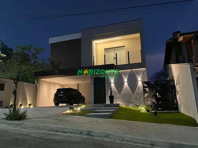 Casa com 252m² 3 quartos e 2 banheiros, à venda, no bairro Urbanova em São José dos Campos