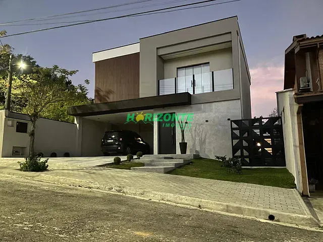 Casa com 252m² 3 quartos e 2 banheiros, à venda, no bairro Urbanova em São José dos Campos