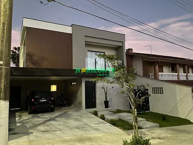 Casa com 252m² 3 quartos e 2 banheiros, à venda, no bairro Urbanova em São José dos Campos