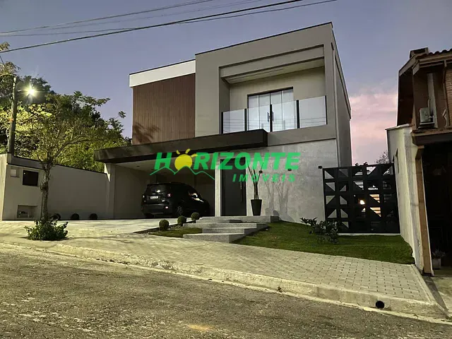 Casa com 252m² 3 quartos e 2 banheiros, à venda, no bairro Urbanova em São José dos Campos