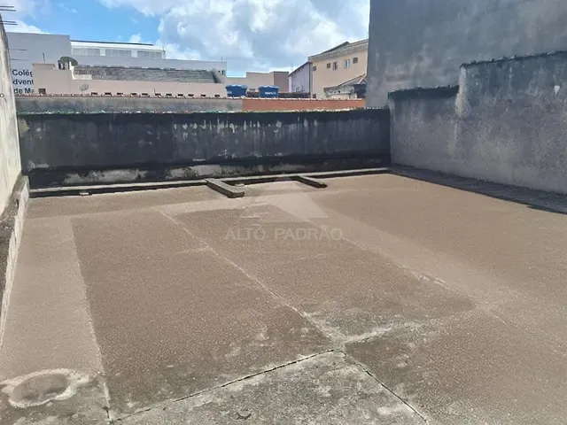 Casa com 247m² 2 quartos e 1 banheiro, à venda, no bairro Vila Dirce em Mauá