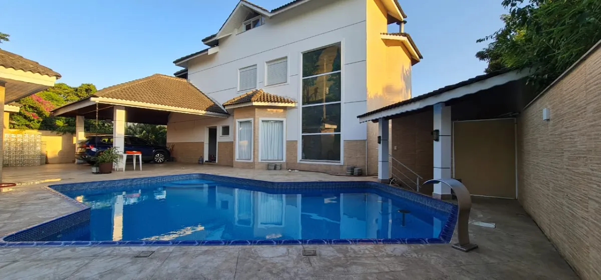 Casa em condomínio para venda com 4 quartos, sendo 2 suítes, 251m²
