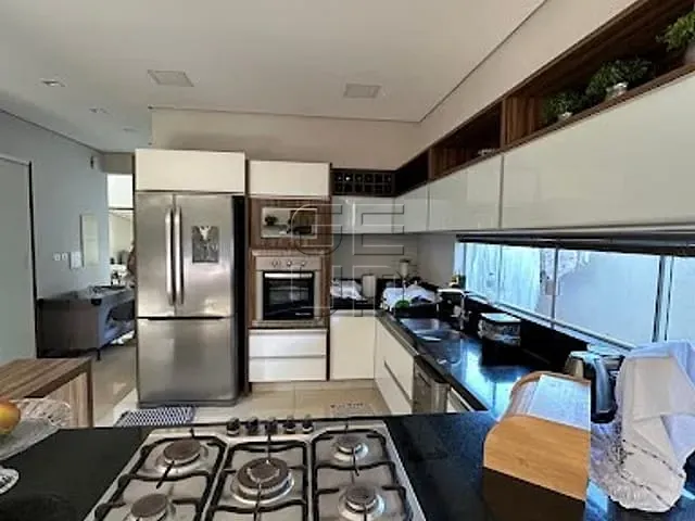 Casa com 300m² 3 quartos e 4 banheiros, à venda, no bairro Esperança em Londrina