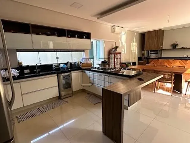 Casa com 300m² 3 quartos e 4 banheiros, à venda, no bairro Esperança em Londrina