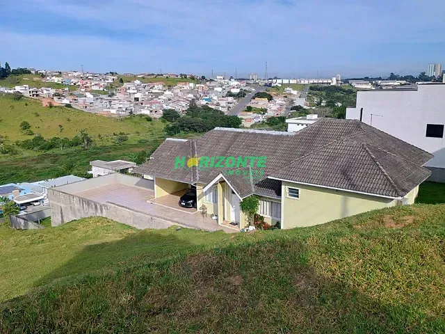 Casa 4 quartos e 5 banheiros, à venda, no bairro Jardim Rio Comprido em Jacareí