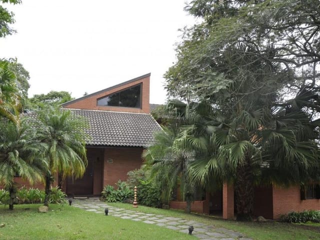 Casa com 1009m² 4 quartos e 7 banheiros, à venda, no bairro Altos de São Fernando em Jandira