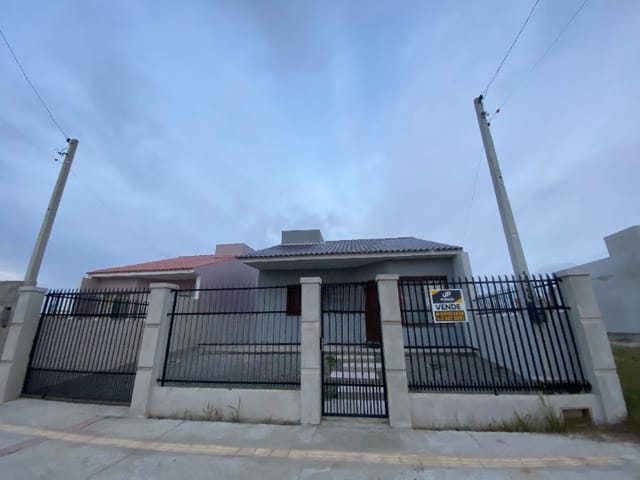 Foto do Casa - Casa à venda no Germani, Pelotas, RS. Com 300 m² de área total. possui 1 dormitório, 1 suíte, ar-condicionado, varanda e piso de porcelanato | UP Imóveis
