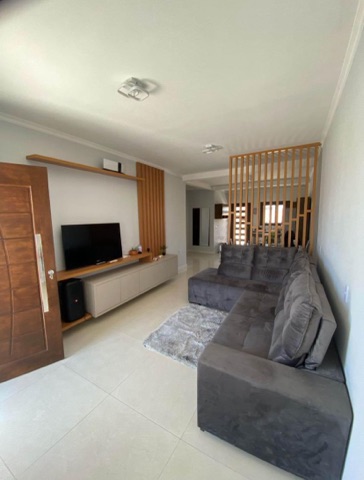 Foto do Casa - Casa à venda no Germani, Pelotas, RS. Com 300 m² de área total. possui 1 dormitório, 1 suíte, ar-condicionado, varanda e piso de porcelanato | UP Imóveis