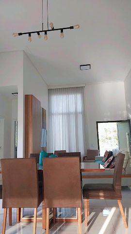 Casa com 420m² 3 quartos e 4 banheiros, à venda, no bairro Mombaça em Pindamonhangaba