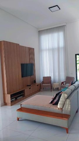 Casa com 420m² 3 quartos e 4 banheiros, à venda, no bairro Mombaça em Pindamonhangaba