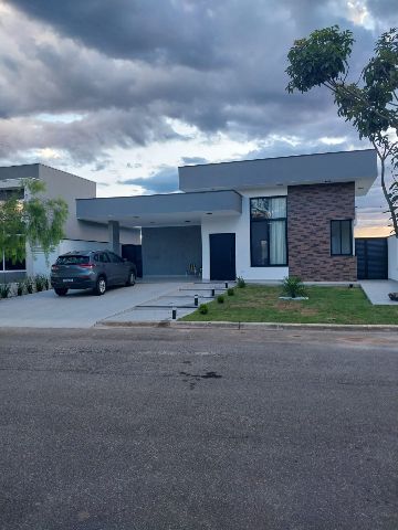 Casa com 420m² 3 quartos e 4 banheiros, à venda, no bairro Mombaça em Pindamonhangaba
