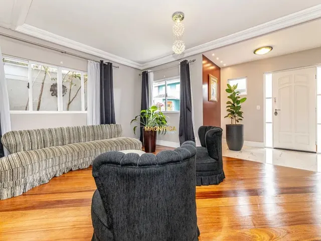 Casa com 257m² 4 quartos e 8 banheiros, à venda, no bairro São Braz em Curitiba
