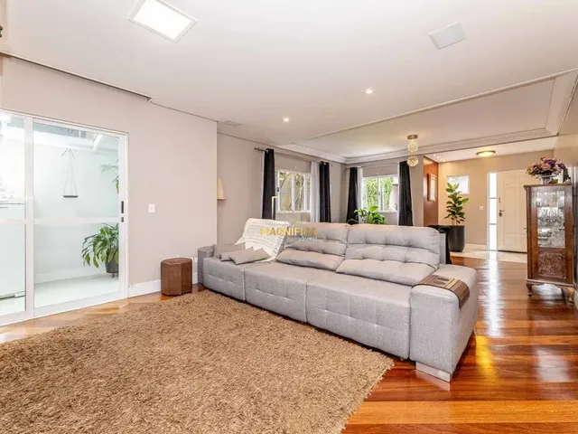 Casa com 257m² 4 quartos e 8 banheiros, à venda, no bairro São Braz em Curitiba