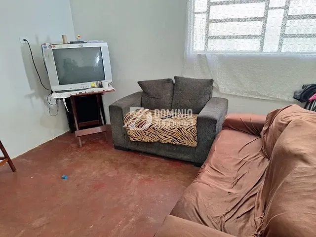 Casa com 303m² 3 quartos e 1 banheiro, à venda, no bairro Nossa Senhora da Abadia em Uberaba