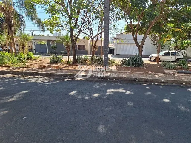 Casa com 303m² 3 quartos e 1 banheiro, à venda, no bairro Nossa Senhora da Abadia em Uberaba