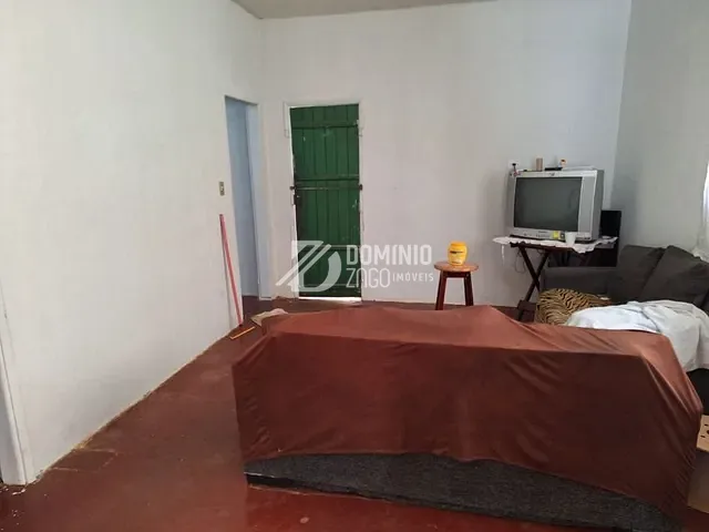 Casa com 303m² 3 quartos e 1 banheiro, à venda, no bairro Nossa Senhora da Abadia em Uberaba