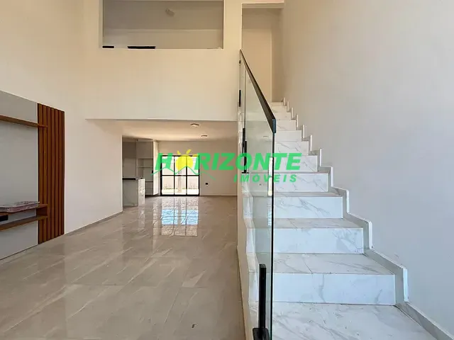 Casa 3 quartos e 4 banheiros, à venda, no bairro Bairro Floresta em São José dos Campos