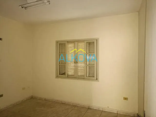Casa com 300m² 2 quartos e 2 banheiros, à venda, no bairro Vila Industrial em São José dos Campos