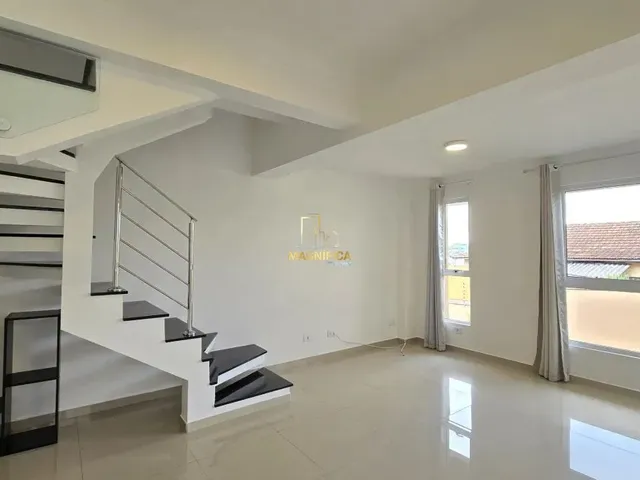 Casa 3 quartos e 4 banheiros, para alugar, no bairro Campina do Siqueira em Curitiba