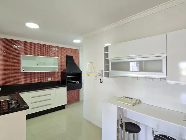Casa 3 quartos e 4 banheiros, para alugar, no bairro Campina do Siqueira em Curitiba
